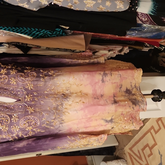 Silk embelished tunic. - Picture 2 of 3